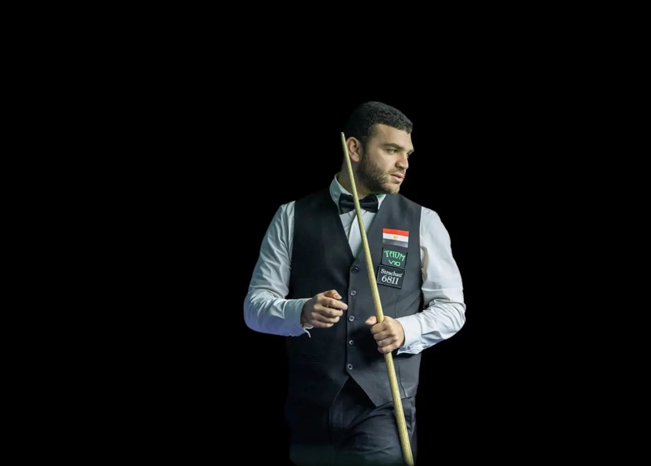Snooker player Mahmoud El Hareedy eyeing up his next shot in a snooker match